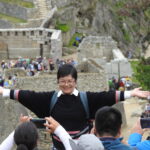 Vaya a la fija con su tarjeta de asistencia 