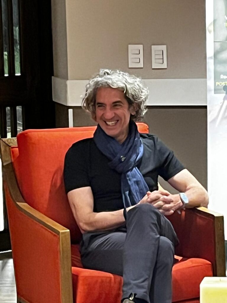 Diego Bernardini en conversatorio en la ciudad de Bogotá