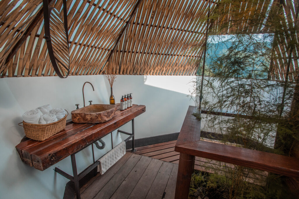 El Nido del Cóndor, cerca de Manizales, cuenta con seis habitaciones que funcionan en carpas tipo safari.