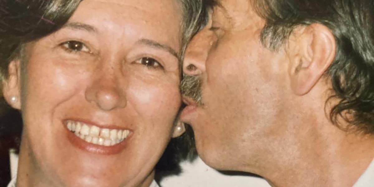 2025-09-Septiembre_AmistadElMejorRegalo (1) Gladys Perdomo con su esposo, con quien compartió 52 años de vida.