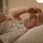 Por qué cuando nos hacemos mayores el sueño se vuelve más ligero y cómo repercute en la salud