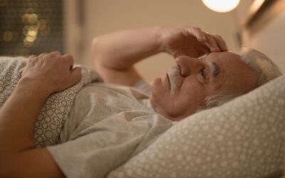 Por qué cuando nos hacemos mayores el sueño se vuelve más ligero y cómo repercute en la salud