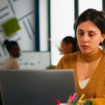 Si más del 80 % de las mujeres sufren síntomas en la menopausia, ¿por qué los lugares de trabajo siguen ignorándolo?