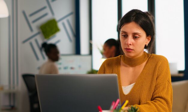 Si más del 80 % de las mujeres sufren síntomas en la menopausia, ¿por qué los lugares de trabajo siguen ignorándolo?