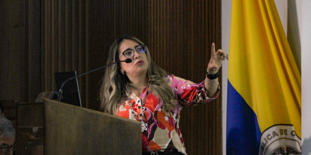 Marisol Acosta habla durante el segundo foro de Longevidad y Centenarios: La Oportunidad del Siglo XXI, convocado por la Academia Nacional de Medicina de Colombia en Bogot&aacute;.