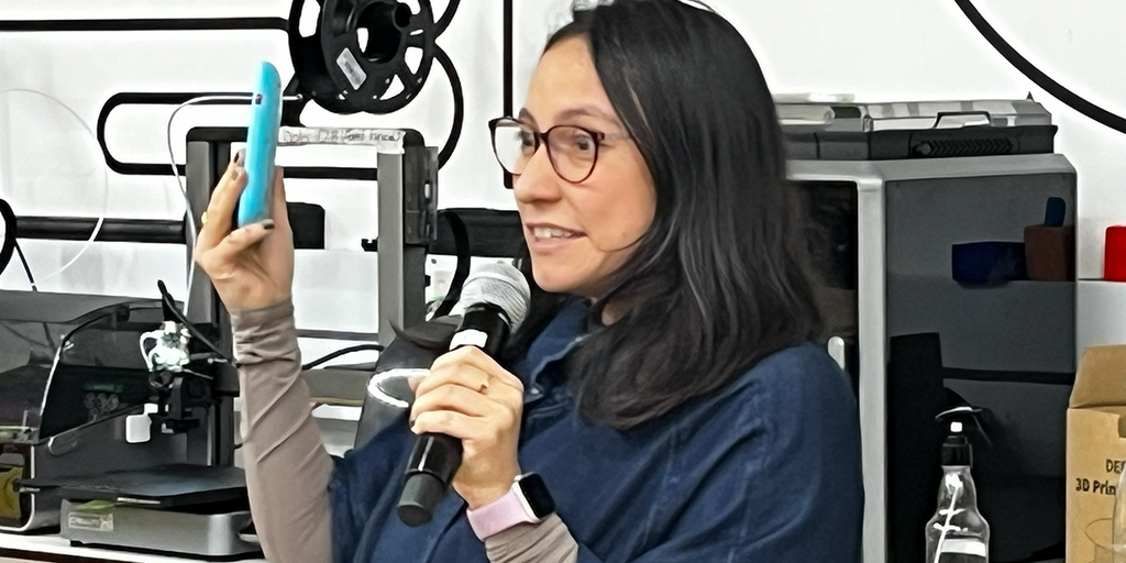 Mónica Méndez Arango, Directora de la iniciativa MásPorTIC de MinTic dictó el taller 'Tecnología a Mi Ritmo'